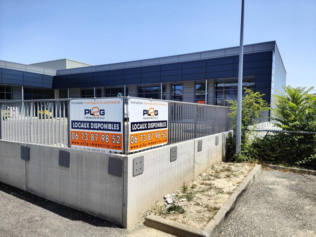 Locaux neufs à louer à Manosque en zone commerciale