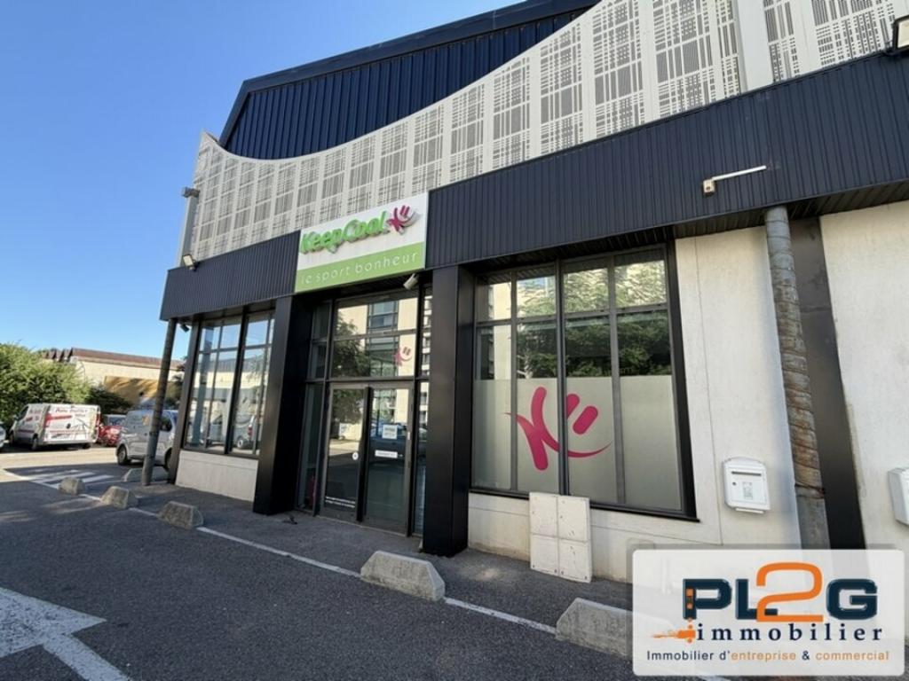 Local commercial à louer à Salon de Provence 360m²