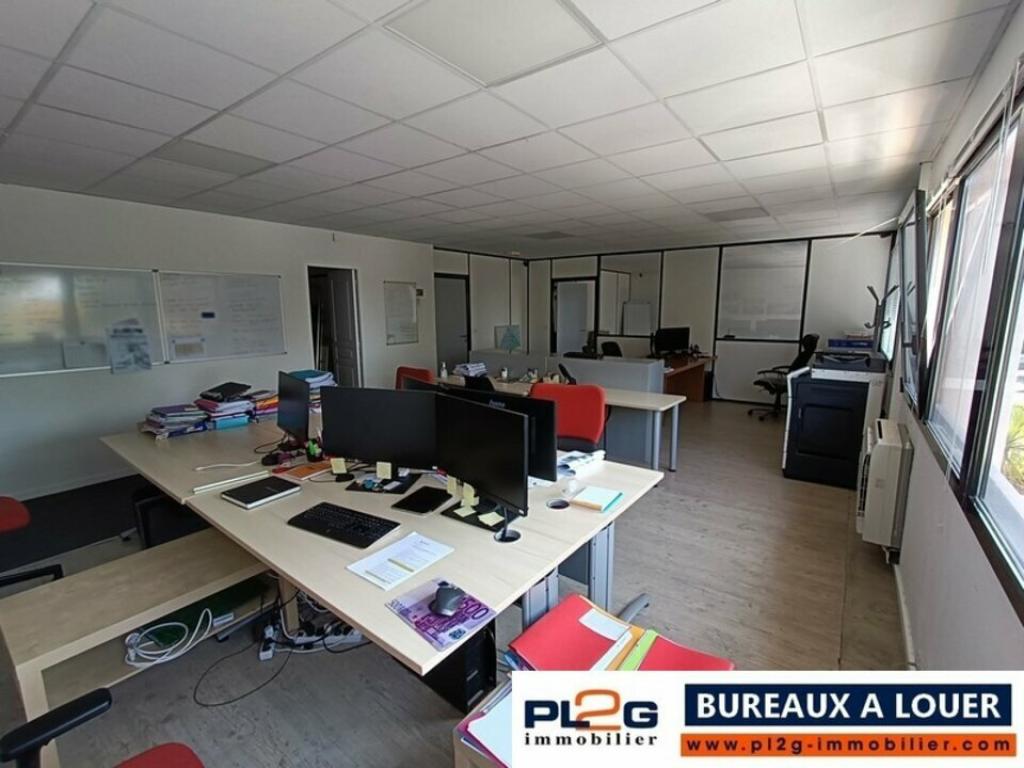 Bureau à louer à Vitrolles de 110m² avec parking