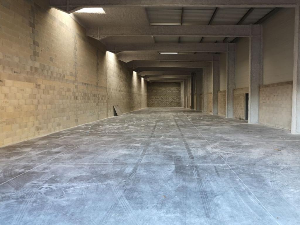 Local neuf à louer à Plan de Campagne 2000m² idéal enseigne