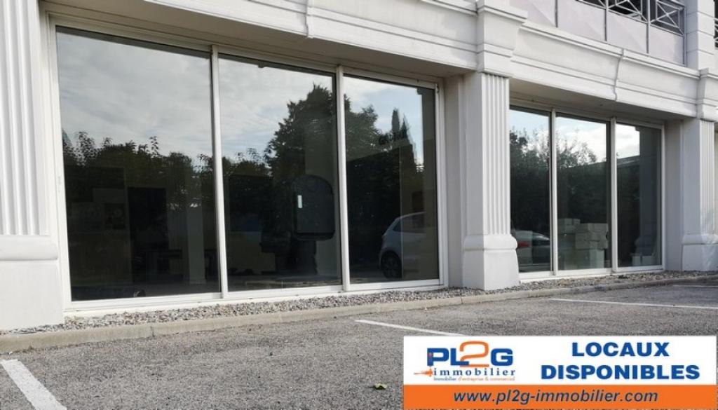 Local commercial à louer à Pelissanne avec parking