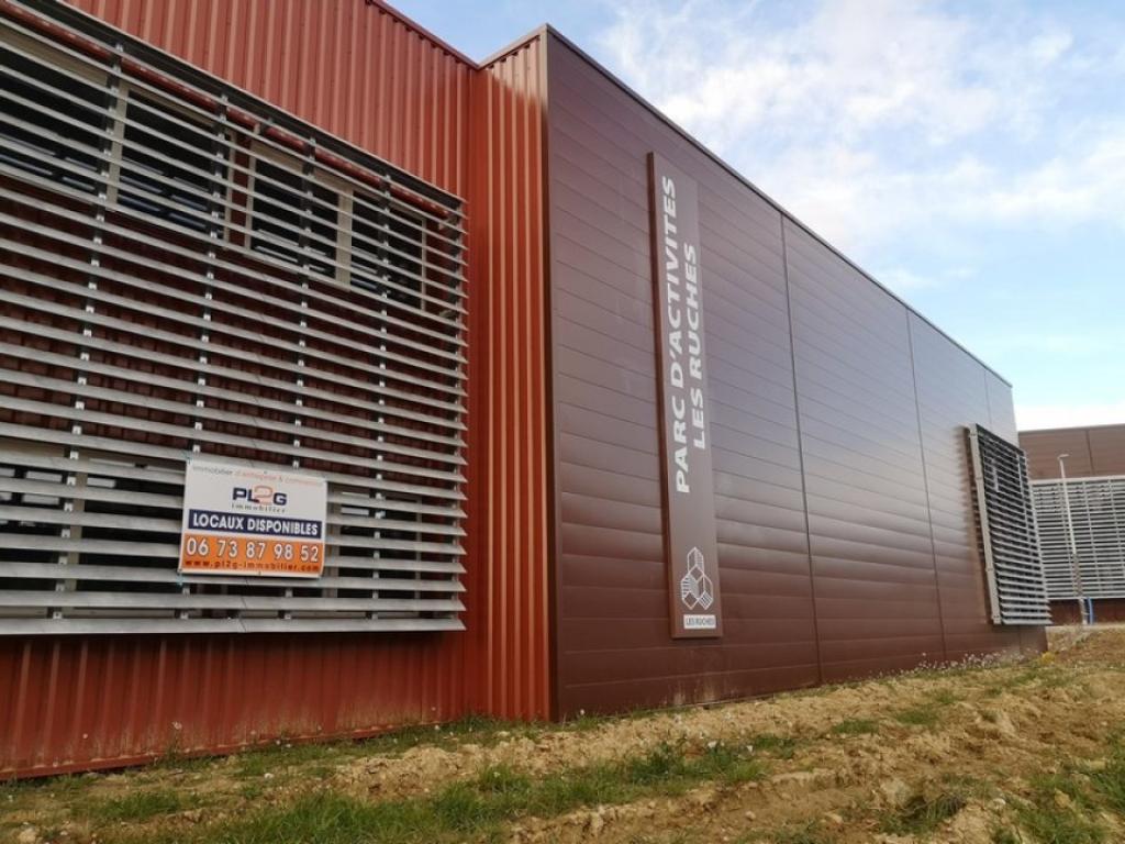Entrepôt avec bureau d'accompagnement proche Aix