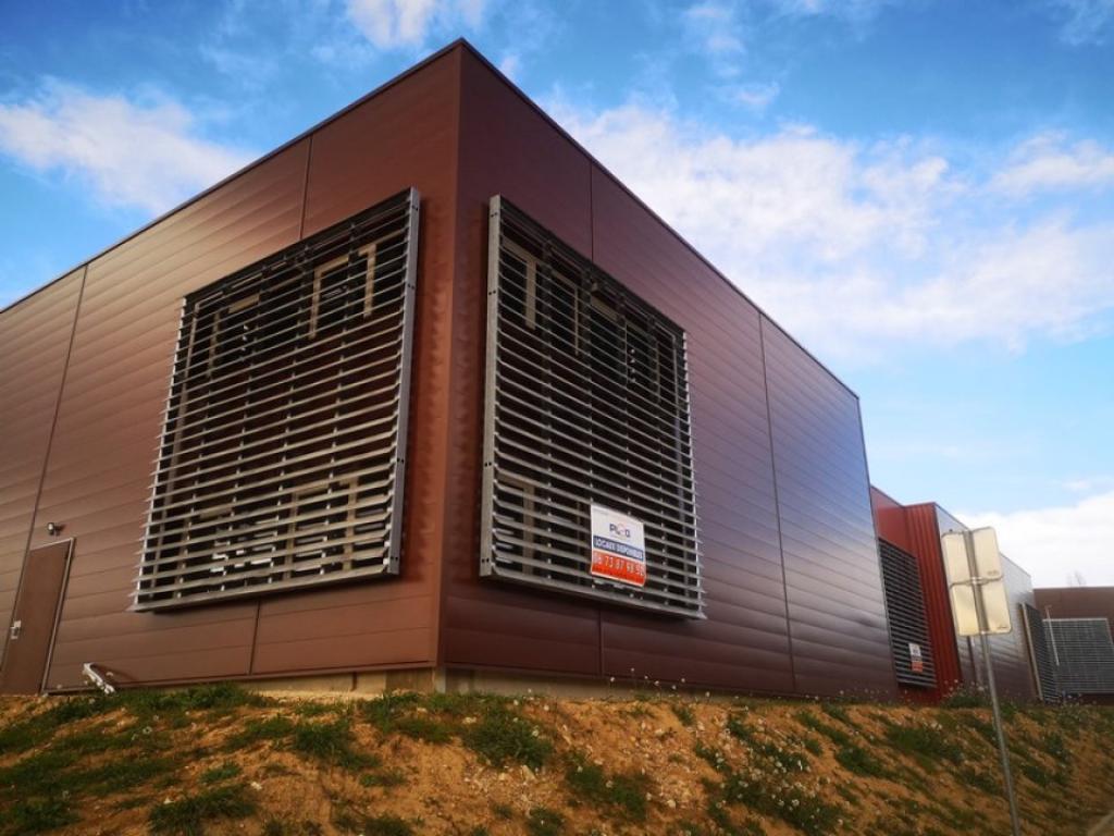 Entrepôt avec bureau d'accompagnement proche Aix