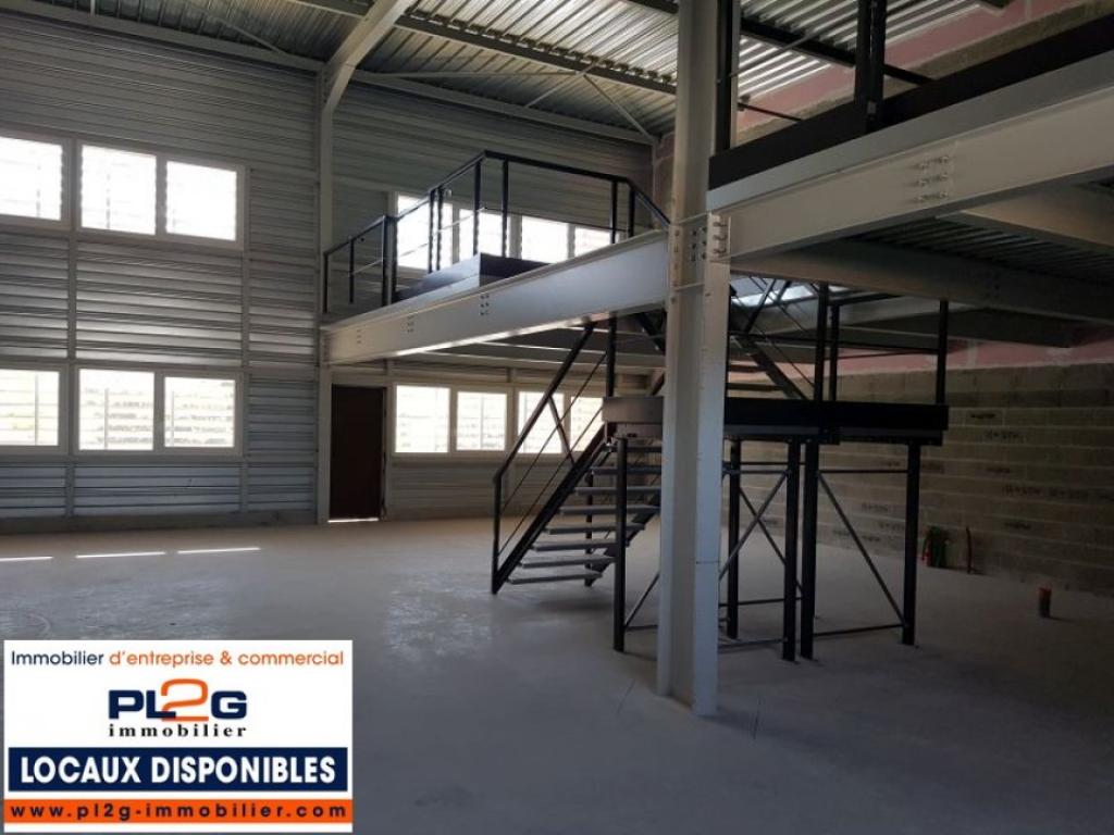Entrepôt avec bureau d'accompagnement proche Aix