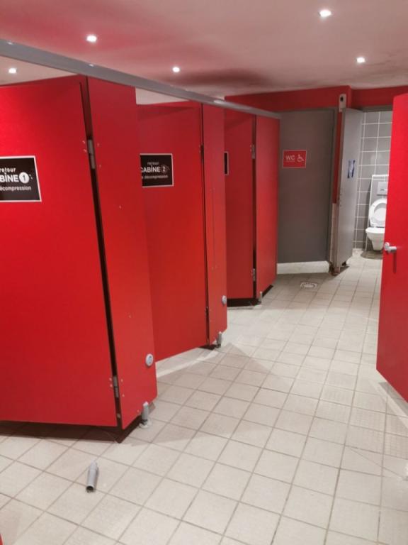 Salle de sport avec piscine disponible à Istres
