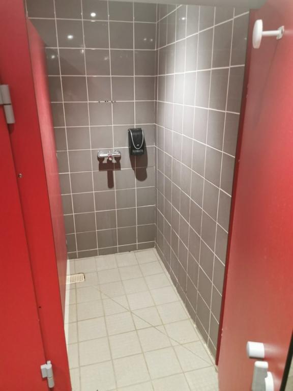 Salle de sport avec piscine disponible à Istres