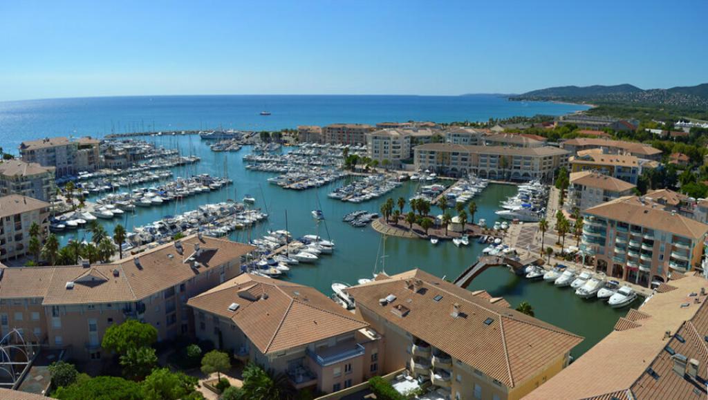 Local à louer à Port Fréjus idéal restauration