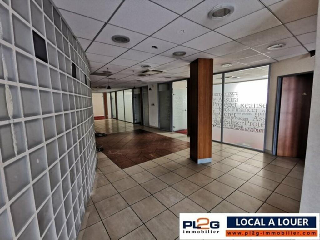 Local commercial à louer à Marseille 13010 accès PMR