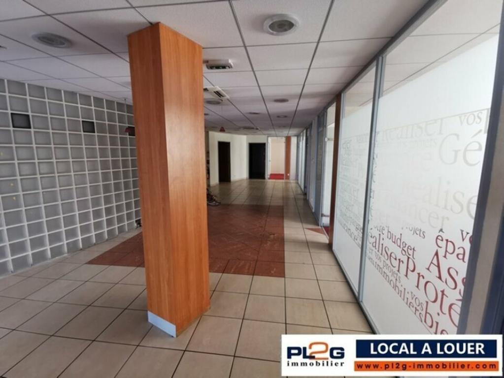 Local commercial à louer à Marseille 13010 accès PMR