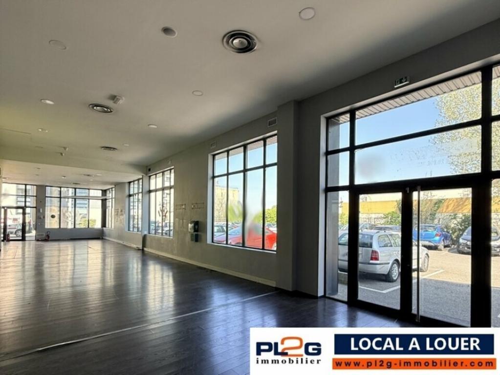 Local commercial à louer à Salon de Provence 360m²