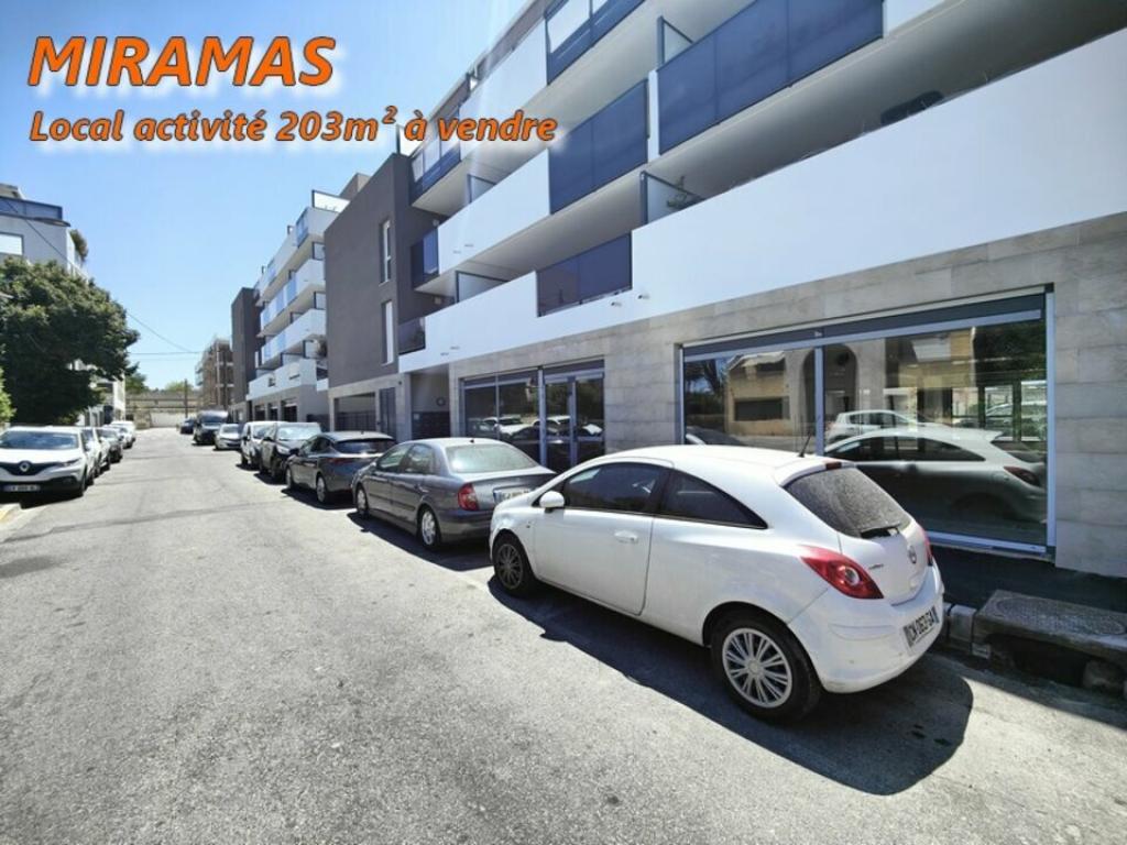 À vendre  Local dactivité de 203 m² à Miramas, centre-ville
