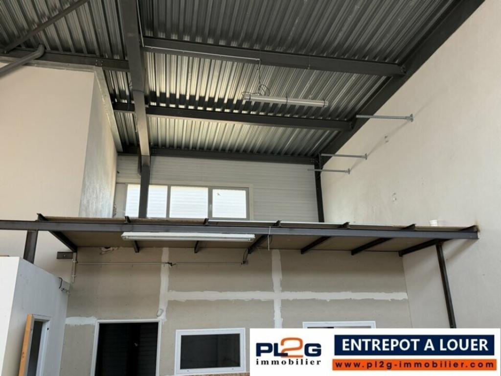 Entrepôt à louer à Fréjus idéal stockage