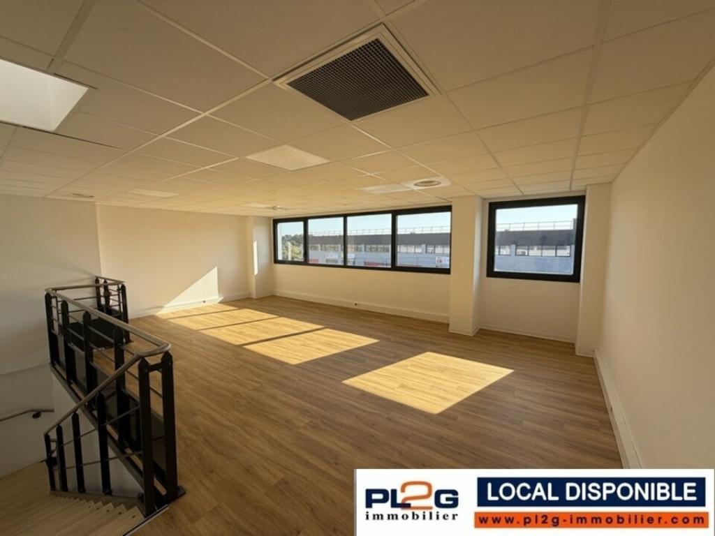 Entrepôt à louer à Gignac avec bureau