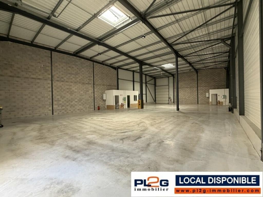 Entrepôt à louer à Signes 435m²