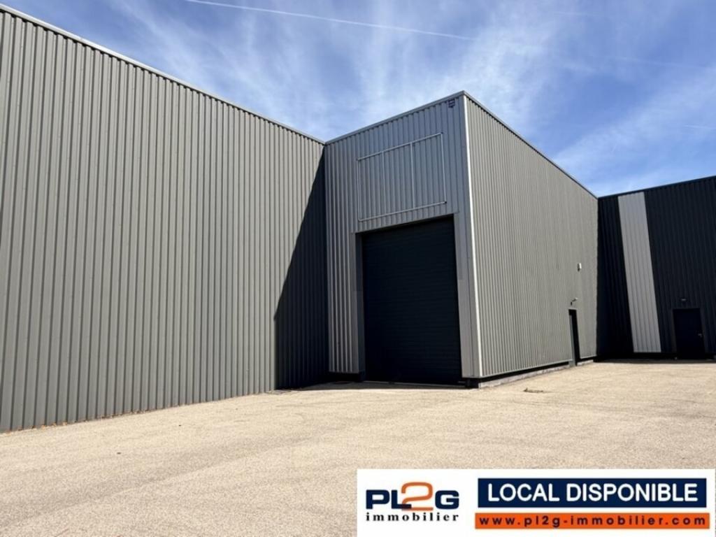 Entrepôt à louer à Signes 435m²