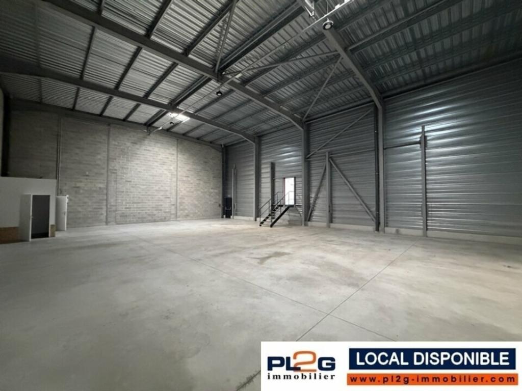 Entrepôt à louer à Signes 435m²