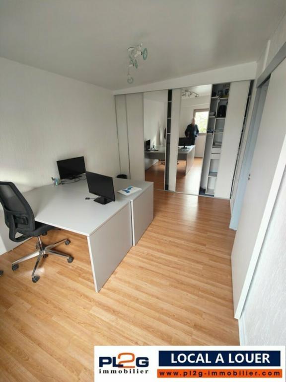 Location entrepôt avec bureaux et parking proche Vitrolles