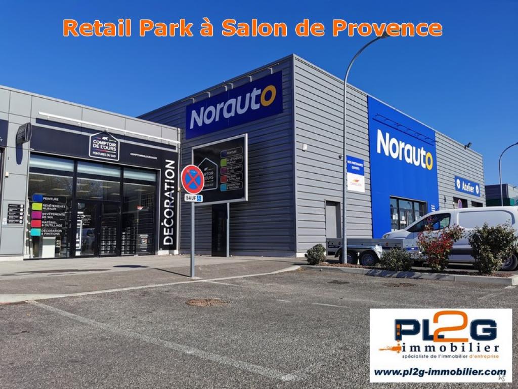 Retail park en entrée de ville à Salon de Provence