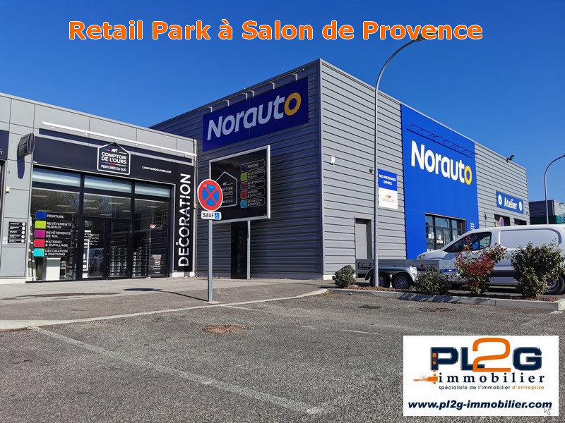Retail park en entrée de ville à Salon de Provence